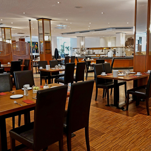 Frühstücksbereich_mit_Blick_zum_Buffet_1280_900px